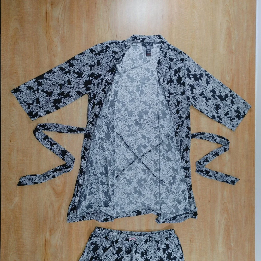 Rene Rofe Sleepwear Women's Black White Floral Robe Kimono Shorts Set‎ Size L